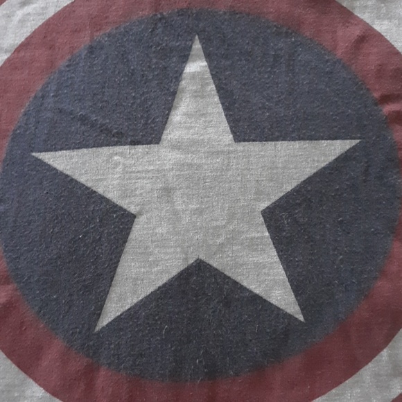 Unisex Size Small Captain America T-Shirt - Picture 3 of 3